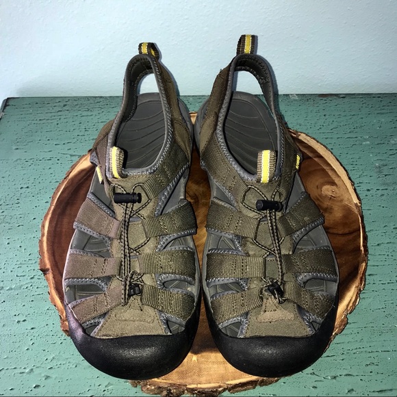 mens fishing sandals